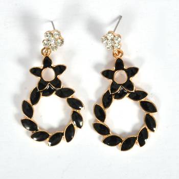 Traditional And Elegant Kundan Earrings For Women And Girls 2