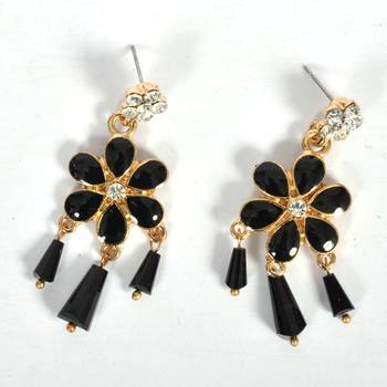 Traditional And Elegant Kundan Earrings For Women And Girls 2