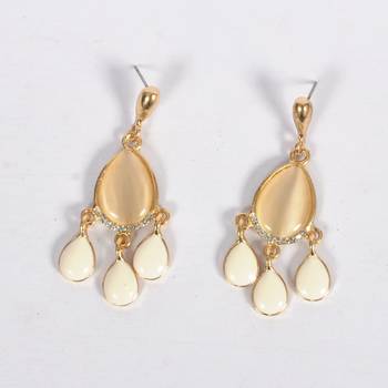 Traditional And Elegant Kundan Earrings For Women And Girls 2