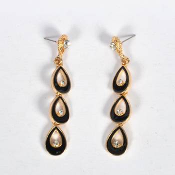 Traditional And Elegant Kundan Earrings For Women And Girls 2