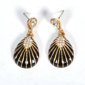 Traditional And Elegant Kundan Earrings For Women And Girls 2