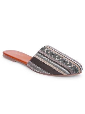 Women Ethnic Grey Thread Weave Chappal  1