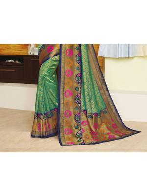 Green Hand Woven Silk Blend Saree With Blouse 3
