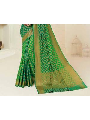 Green Woven Art Silk Saree With Blouse 3