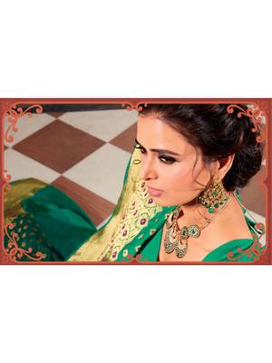 Green Woven Silk Blend Saree With Blouse 2