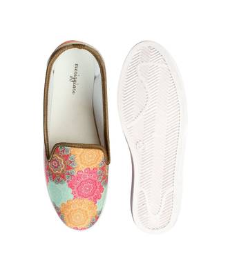 Women Multi Canvas Slip-On Sneakers 6