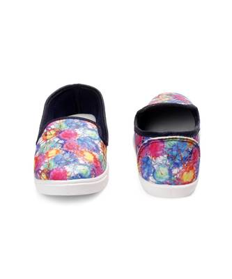 Women Multi Canvas Slip-On Sneakers 3