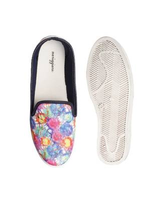 Women Multi Canvas Slip-On Sneakers 6