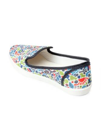 Women Multi Canvas Slip-On Sneakers 7