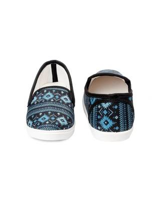 Women Multi Canvas Slip-On Sneakers 3