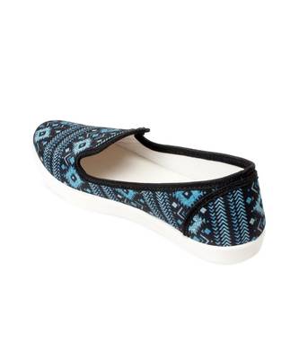 Women Multi Canvas Slip-On Sneakers 7