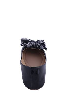Women Black slip on  Bellies 4