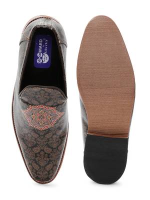 Men Ethnic Black And Gold Loafers Shoes 2