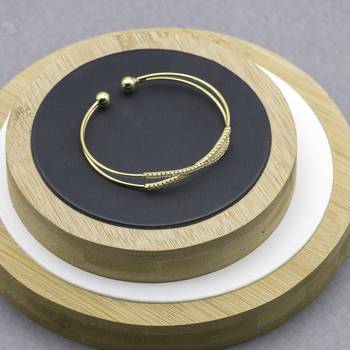 Gold bangles-and-bracelets 2