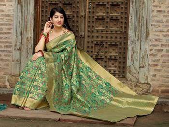 Green woven banarasi saree with blouse 4
