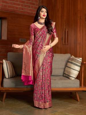 Pink woven banarasi silk saree with blouse 3