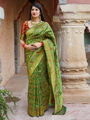 Green woven banarasi saree with blouse 1