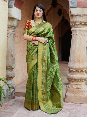 Green woven banarasi saree with blouse 4