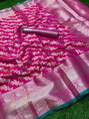 Women'S Designer Magenta Banarasi Kanjivaram Saree With Designer Blouse 1