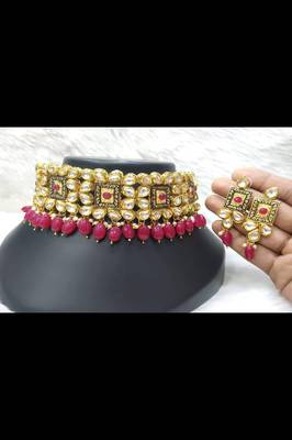 Red necklaces 1
