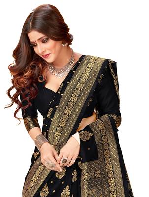 Black woven jacquard saree with blouse 5