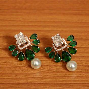 Green Emerald       Studs 1
