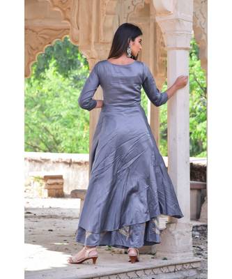 grey hand print silk kurta sets 2
