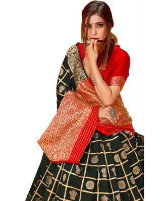 Black Woven Banarasi Saree With Blouse 4