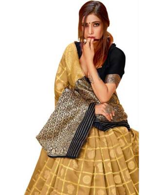 Beige Woven Banarasi Saree With Blouse 4