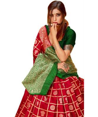 Red Woven Banarasi Saree With Blouse 3