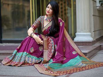 Magenta woven banarasi silk saree with blouse 3