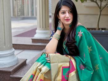 Green woven banarasi silk saree with blouse 3