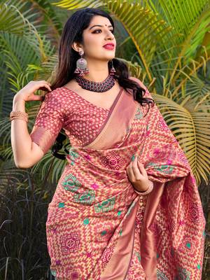 Pink woven banarasi silk saree with blouse 3