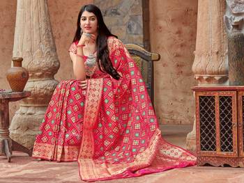 Pink woven banarasi silk saree with blouse 3