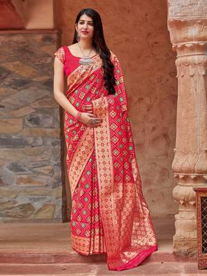 Pink woven banarasi silk saree with blouse 4