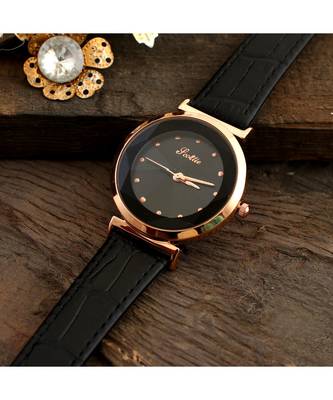 Black Stylish Diamond Shape Glass Design Watch 1