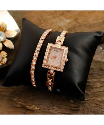 Rose Gold Large Belt Braclet Look Designer Watch 1
