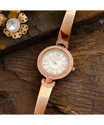 Rose Gold  Stylish Watch Collection With Braclet Look Belt 2