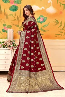 Maroon Woven Silk Blend Saree With Blouse 2