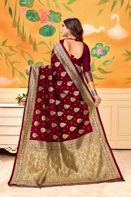 Maroon Woven Silk Blend Saree With Blouse 3