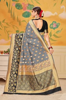 Grey Woven Silk Blend Saree With Blouse 3