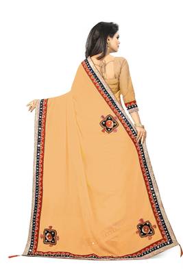 Cream woven organza saree with blouse 3