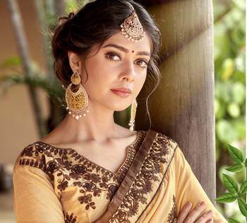 Cream embroidered georgette saree with blouse 2