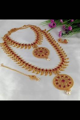 Red necklaces 1