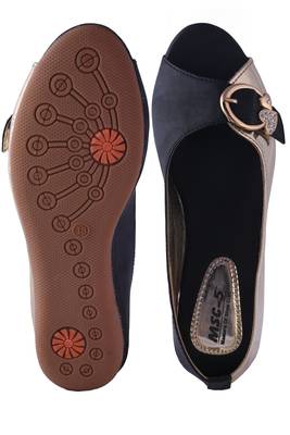 Women  golden slip on  flat sandals 5