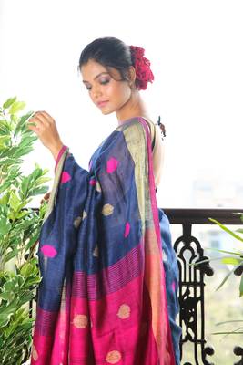 Navy Blue Pure Linen Saree With Pink Pallu And Zari Border 3