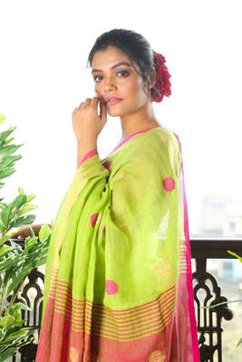 Light Green Pure Linen Saree With Pink Pallu And Zari Border 3