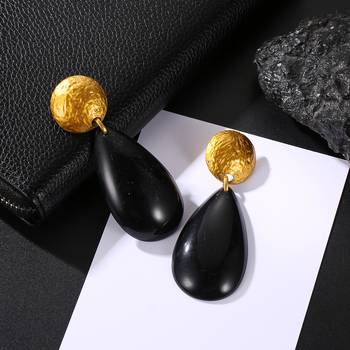 Black earrings 2