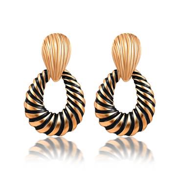 Black earrings 1
