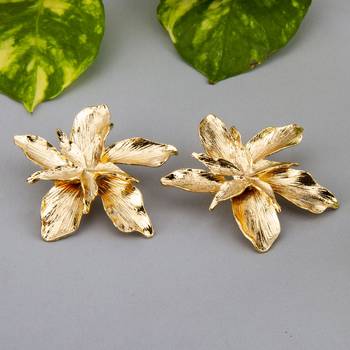 Gold earrings 2